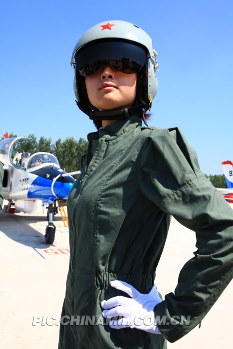 Pilotos mujeres de la caza de China cambian el uniforme 6