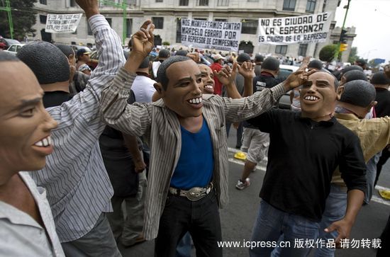  Campesinos mexicanos bajo máscaras de Obama en protesta contra la confiscación de sus tierras 12