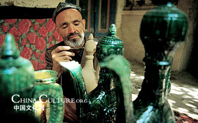 Moldeando -piezas-cerámica-Kashgar 2