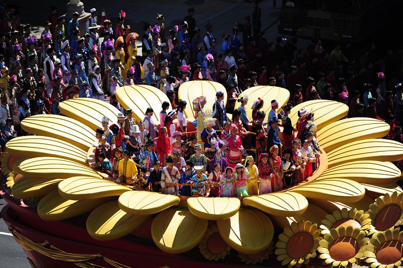 carroza-temática-desfile-celebraciones-Día Nacional 33