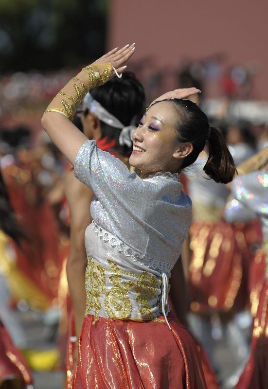 carroza-temática-desfile-celebraciones-Día Nacional 48