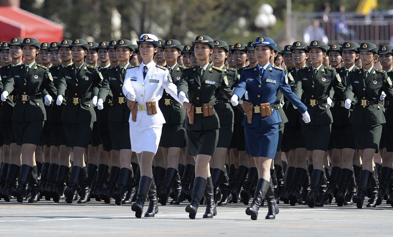 desfile militar-mujeres del EPL 3