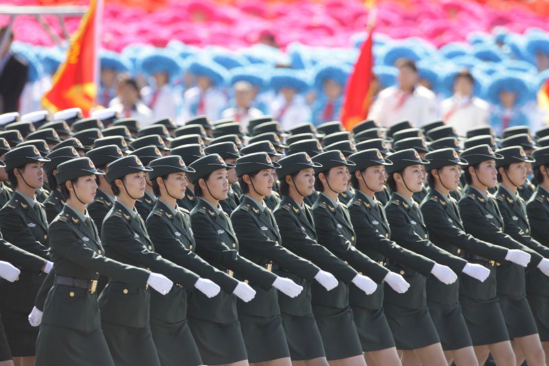 desfile militar-mujeres del EPL 5