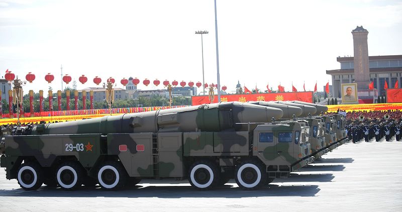 Gran desfile militar: equipos y armas 17