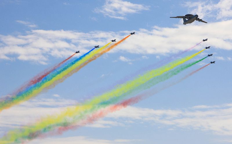 Gran desfile militar: aviones 2