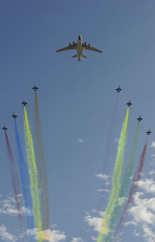 Gran desfile militar: aviones 4