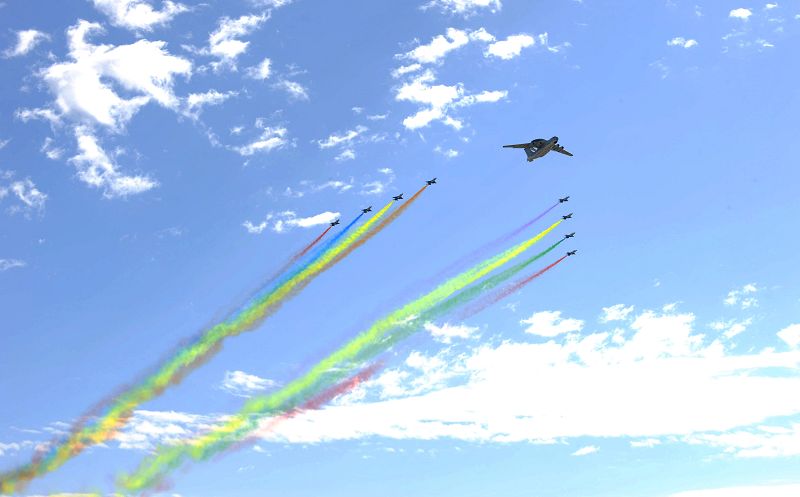 Gran desfile militar: aviones 9