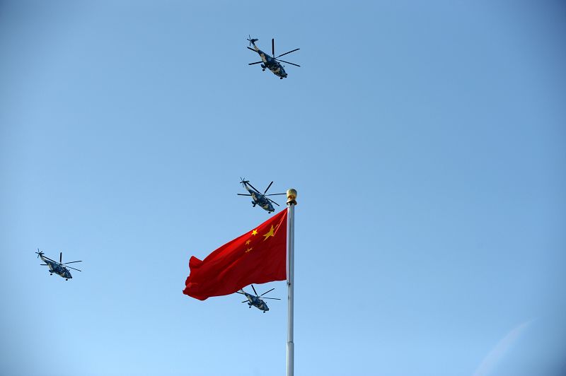 Gran desfile militar: aviones 13