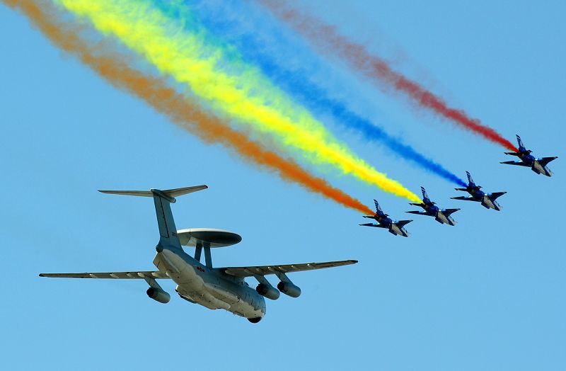 Gran desfile militar: aviones 17