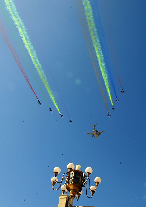 Gran desfile militar: aviones 18