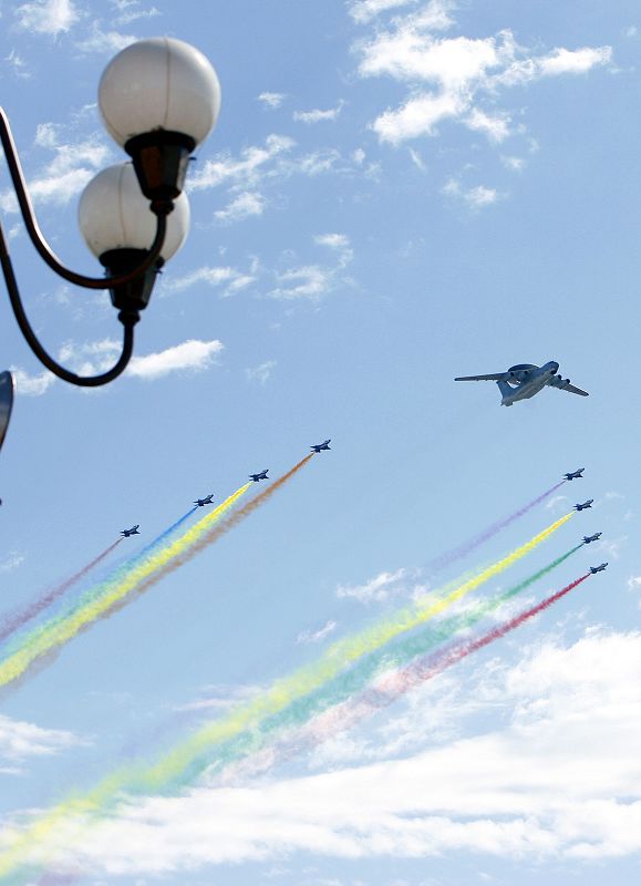 Gran desfile militar: aviones 26