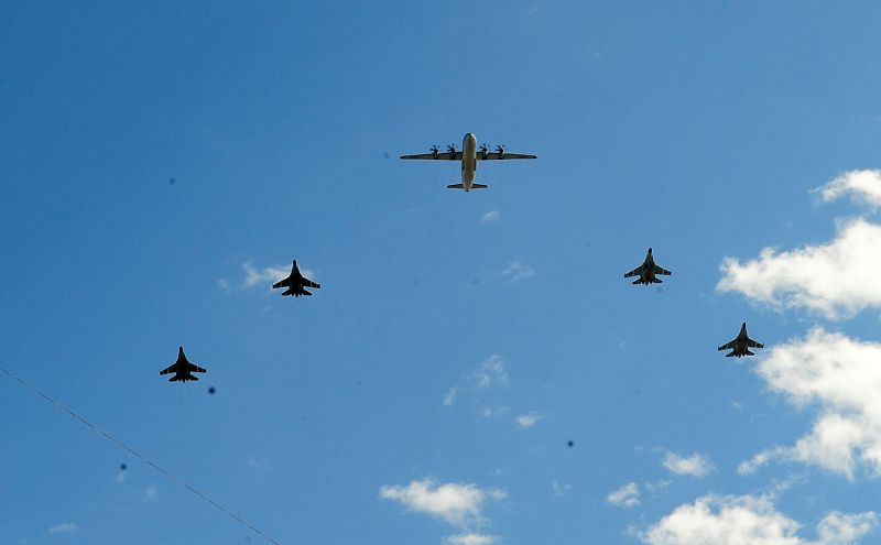 Gran desfile militar: aviones 30