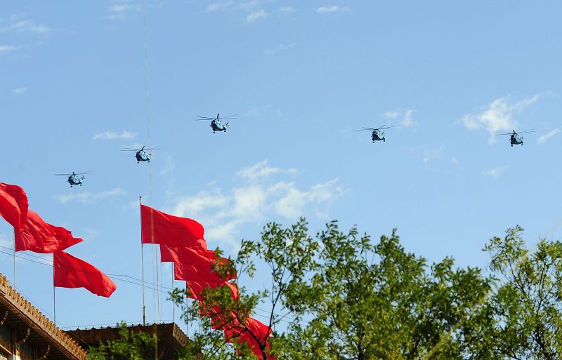 Gran desfile militar: aviones 43