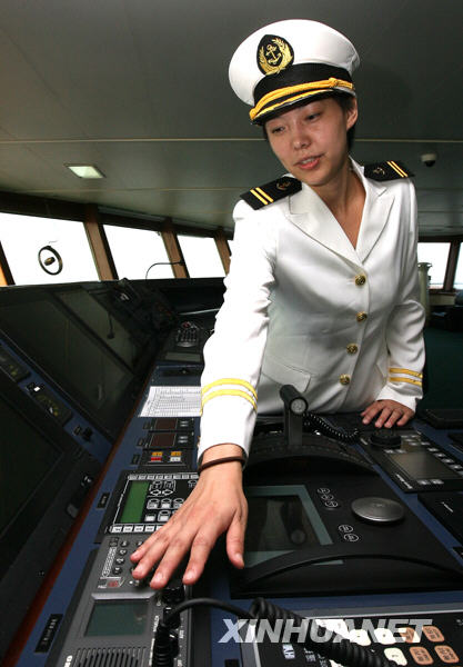 La primera mujer piloto del rompehielos 'Xuelong' 3