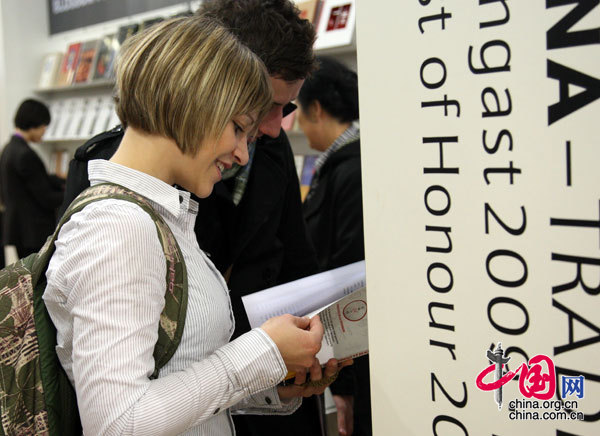 Los libros en chino atraen muchos extranjeros en la Feria del Libro de Frankfurt 2009 5
