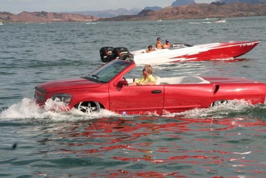 Watercar Python, vehículo anfibio con una velocidad de 100 km/h sobre el agua 3