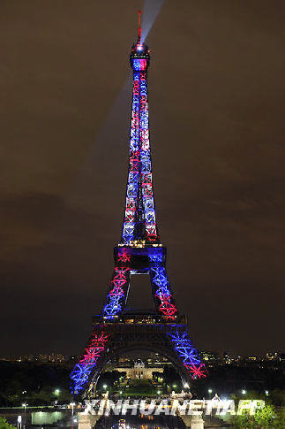Torre Eiffel celebra su 120 cumpleaños4