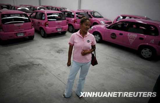 Sólo para mujeres en México los taxis del color de rosa5