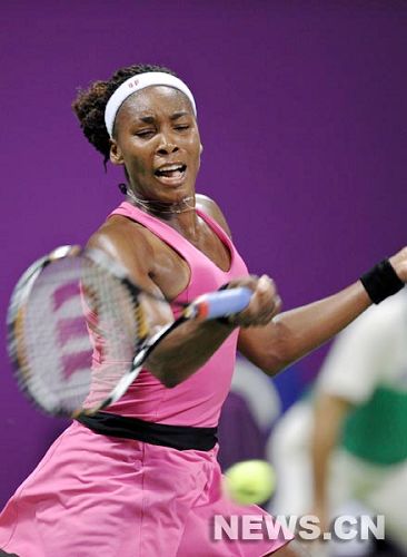 Serena Williams vence a su hermana Venus y asegura el número uno4