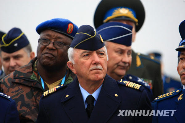 Representantes extranjeros visitan la base de las fuerzas aéreas de nuestro país 3