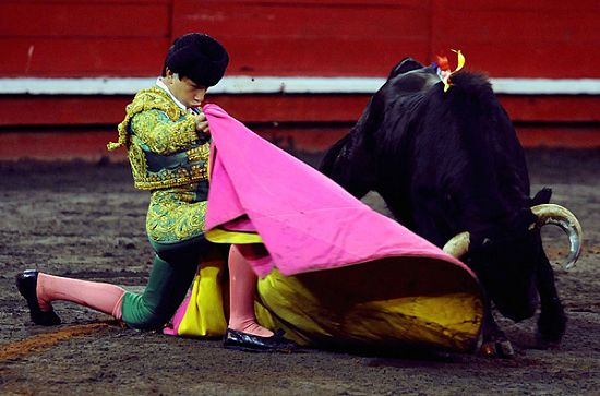 Torero de 13 años de Colombia participa en la corrida1