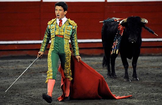 Torero de 13 años de Colombia participa en la corrida4