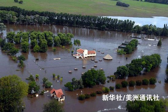 Argentina-evacuado-inundación 1