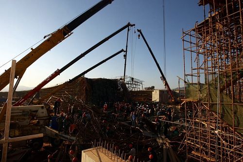 Mueren 7 personas por derrumbe de un paso a nivel en construcción en Yunnan 11