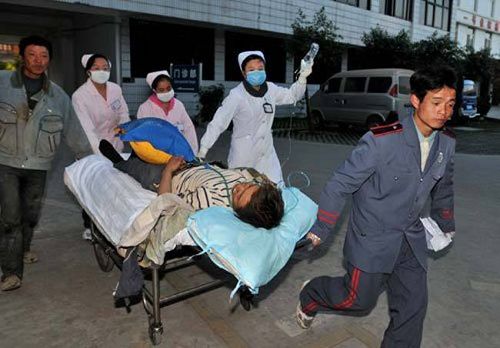 Mueren 7 personas por derrumbe de un paso a nivel en construcción en Yunnan 3