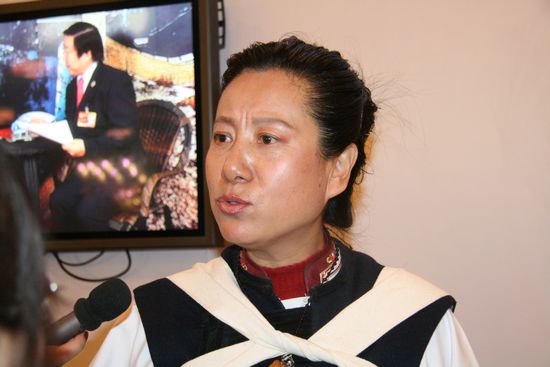 Yang Yiben-vicealcaldesa de Lijiang-Ser madre es un honor 1