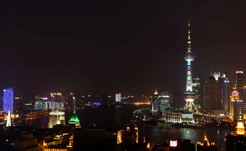 Vistas nocturnas de Shanghai antes de la inauguración de la Expo 3