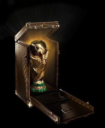 Empaque diseñado por LV para el trofeo del Mundial2