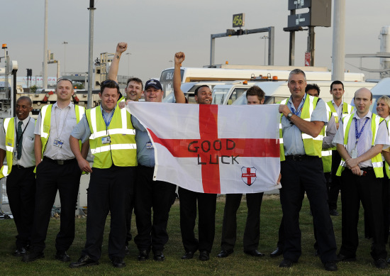 Los empleados dan mucha animación al equipo de Inglaterra