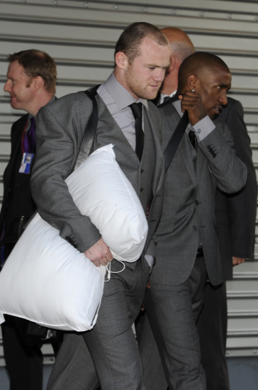 Rooney lleva la almohada 