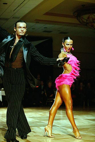 Cuerpos tan sexys de los competidores de Campeonato Profesional del Festival de Danza de Blackpool 3