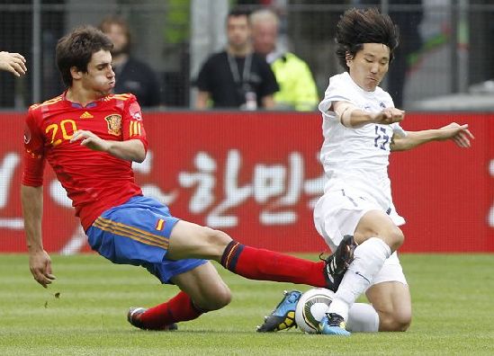 España gana 1-0 a Corea del Sur 新星鐵腰惡意爆鏟對(duì)手