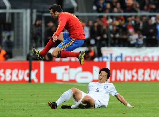 España gana 1-0 a Corea del Sur 鐵腰騰云駕霧