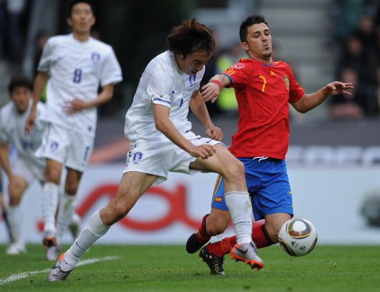 España gana 1-0 a Corea del Sur 比利亞遭絆馬索