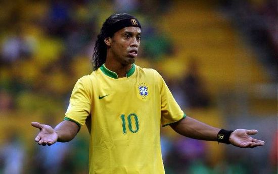 10. Ronaldinho, nacido en el 21 de marzo, 1980 en Brasil