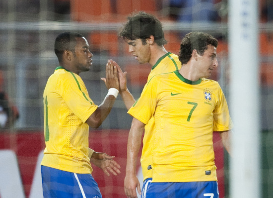 Brasil vence a Tanzania, Kaká y Robinho son los más destacados1