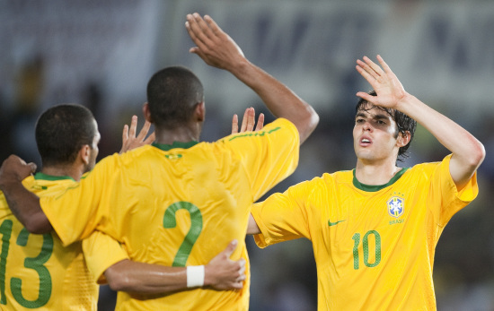 Brasil vence a Tanzania, Kaká y Robinho son los más destacados3