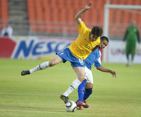 Brasil vence a Tanzania, Kaká y Robinho son los más destacados4