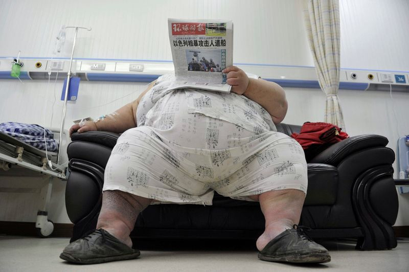 El Hombre más gordo de China está al borde de la muerte 2