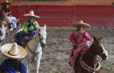 Lienzo La Nacional-Ciudad de México-2010-Vaqueras mexicanas 7