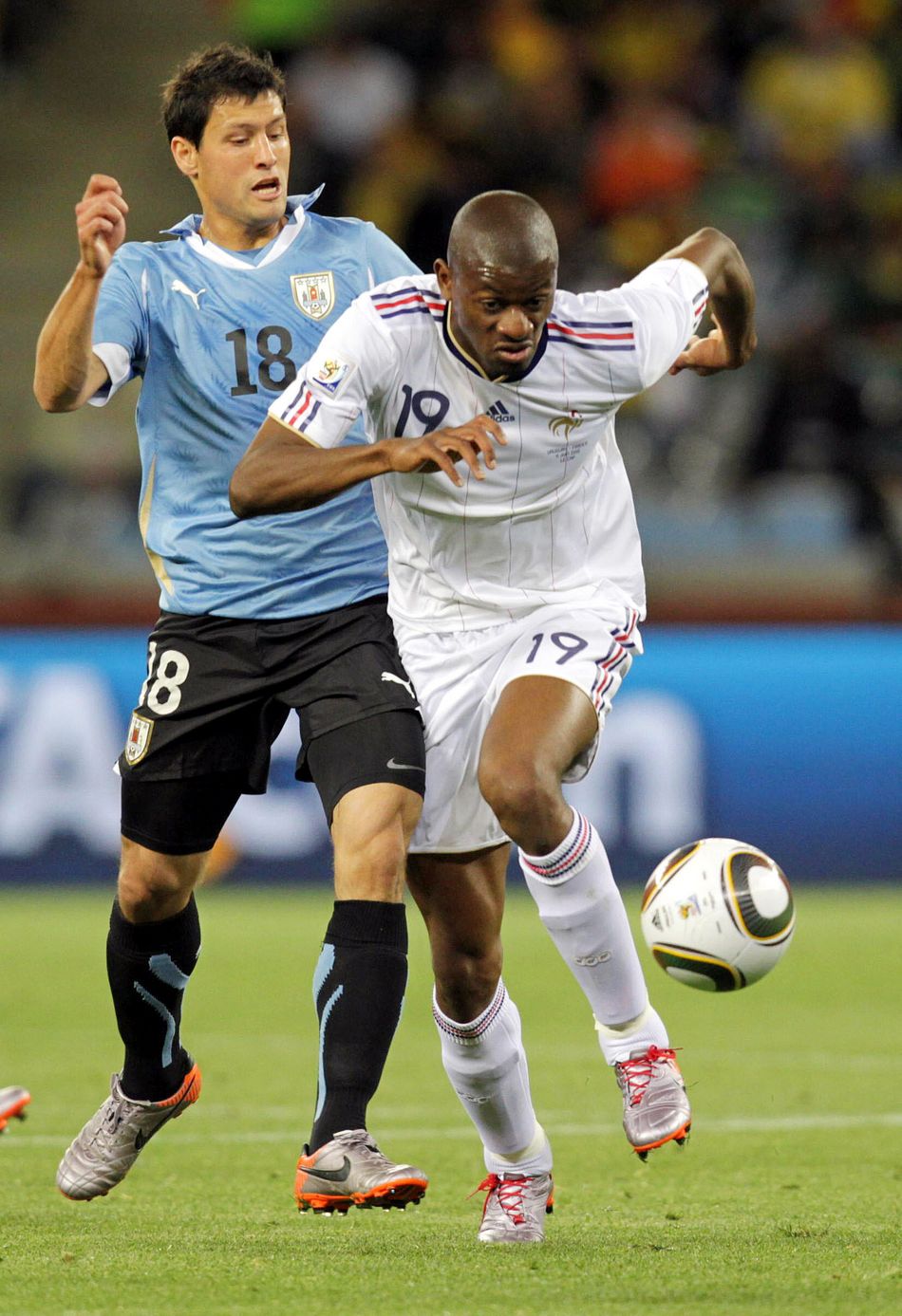 Uruguay,sólo con 10 jugadores,empata 0-0 con Francia en Copa Mundial烏拉圭戰(zhàn)平法國