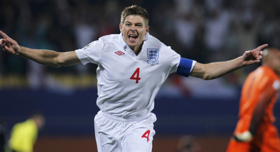 Steven Gerrard celebra el gol