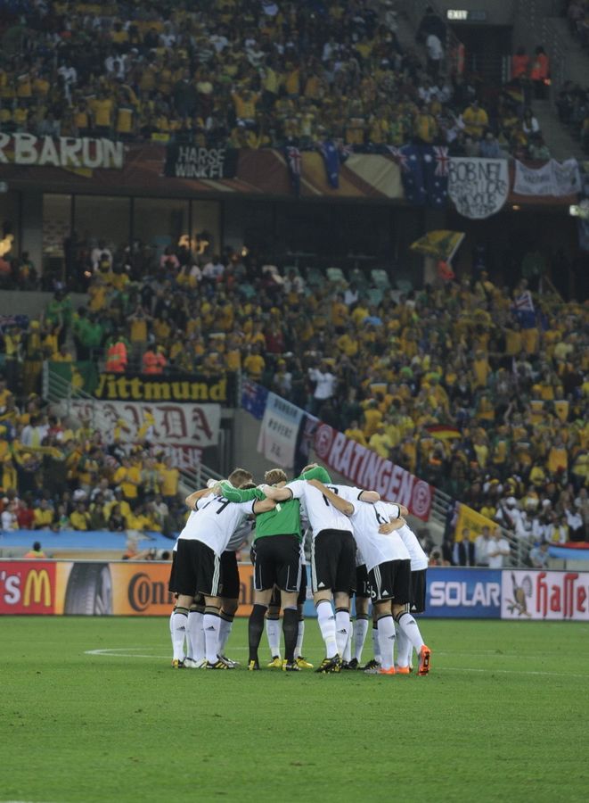 En el partido de Alemania vs Australia, la selección alemana gana 4 goles y termina el partido con 4-0. 