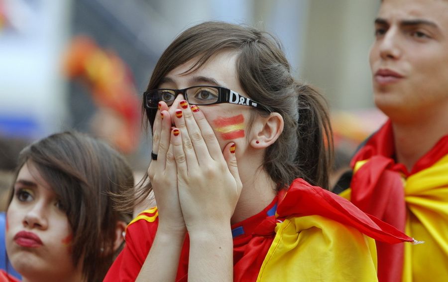 Las aficionadas guapas animan para España