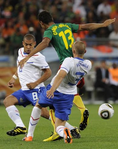 Holanda vence a Camerún con 2-1圖文-[小組賽]喀麥隆1-2荷蘭前后夾擊