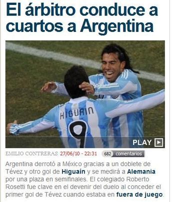 Argentino Tevez celebra goles anotados ante México